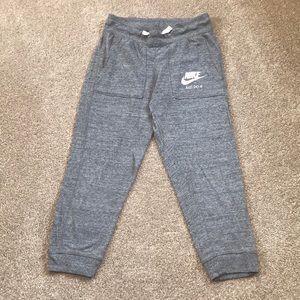NIKE Capri Joggers